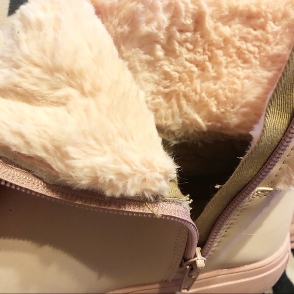 Women’s pink bunny boots - Picture 6 of 8